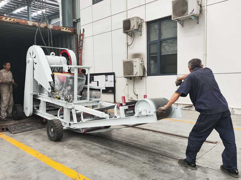 小顎式破碎機移動站.jpg 小顎式破碎機移動站